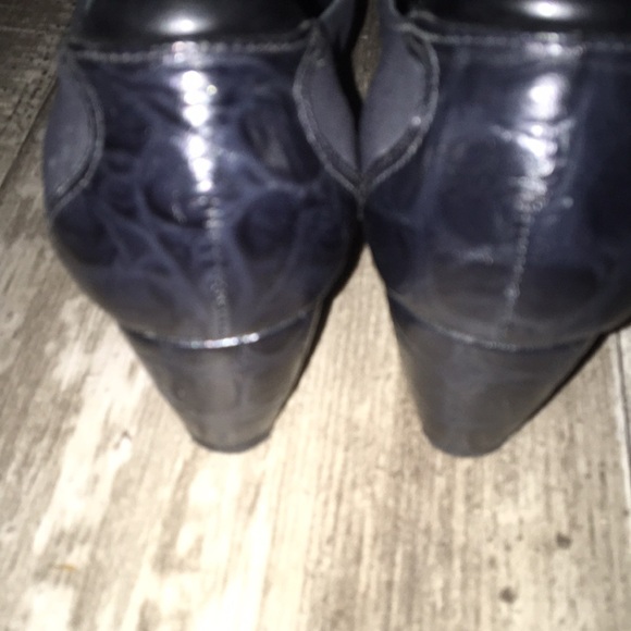 Donald J Pliner Ferny Black Suede and Leather Crepe Wedge - Picture 7 of 9